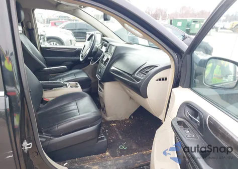 2016 Chrysler Town & Country Touring z USA, uszkodzony, nr VIN 2C4RC1BG0GR186072